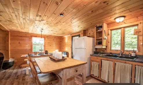 Off Grid Cabin in the Woods!