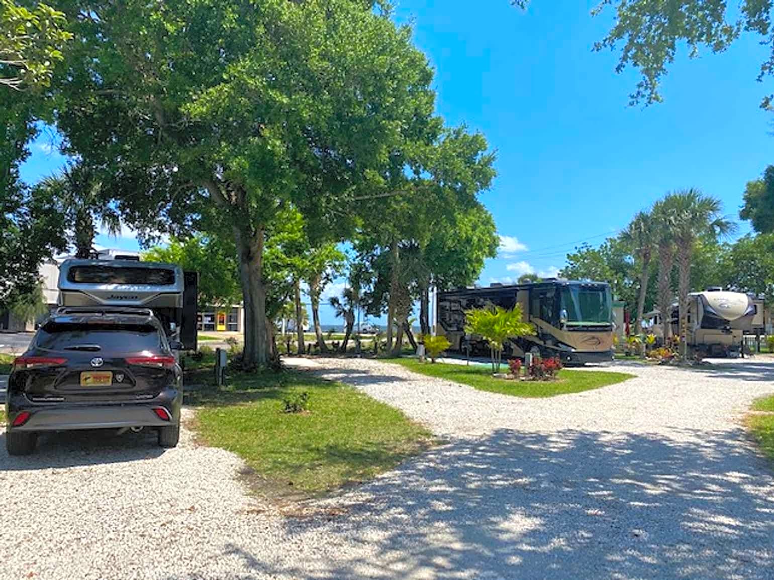 30/50 Amp, Deluxe Waterview, Full Hookup