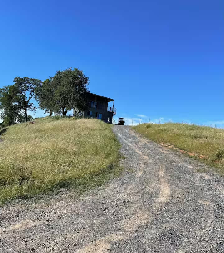 Adorable Tiny Home On Vineyard